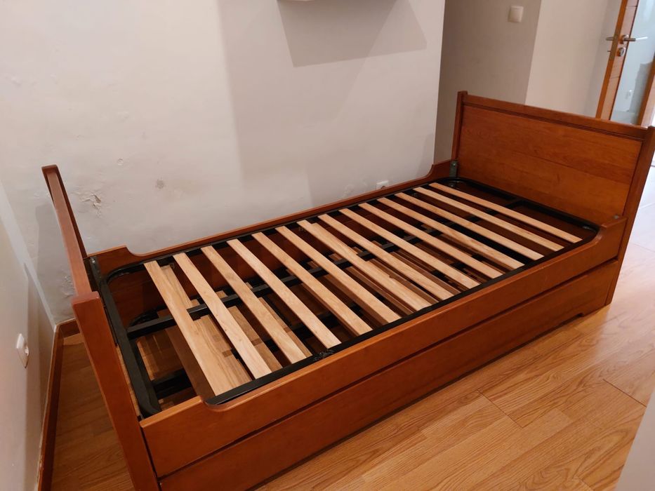 Cama com cama recolhivel (apenas pagamento em dinheiro fisico)