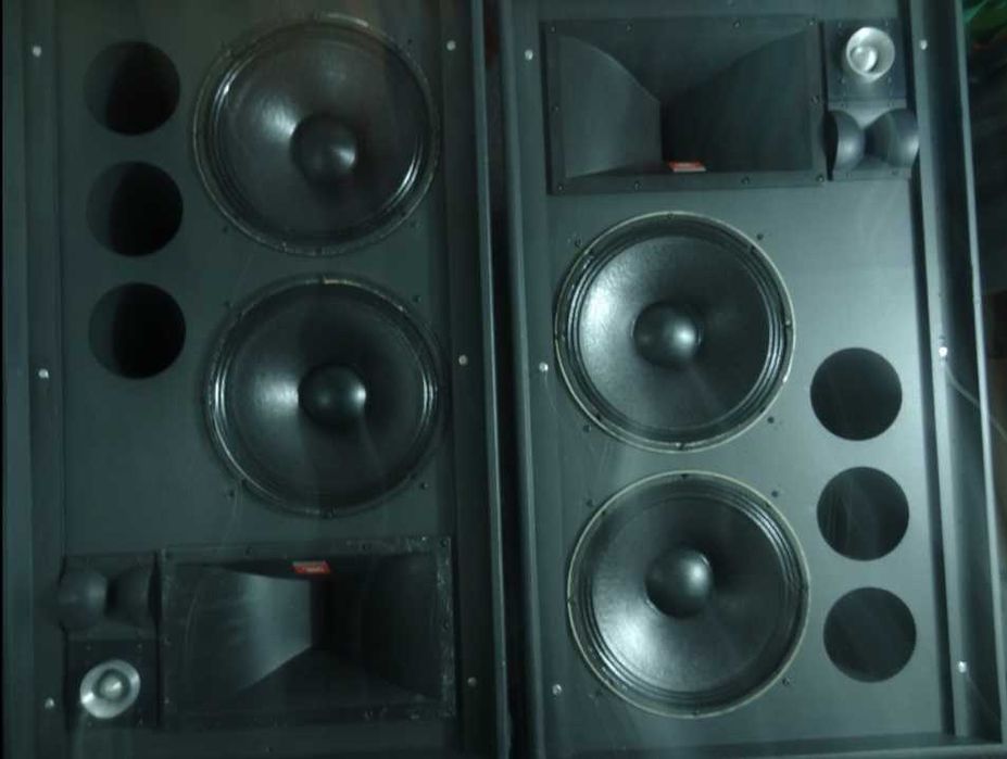 2 colunas JBL 4770 e acessórios