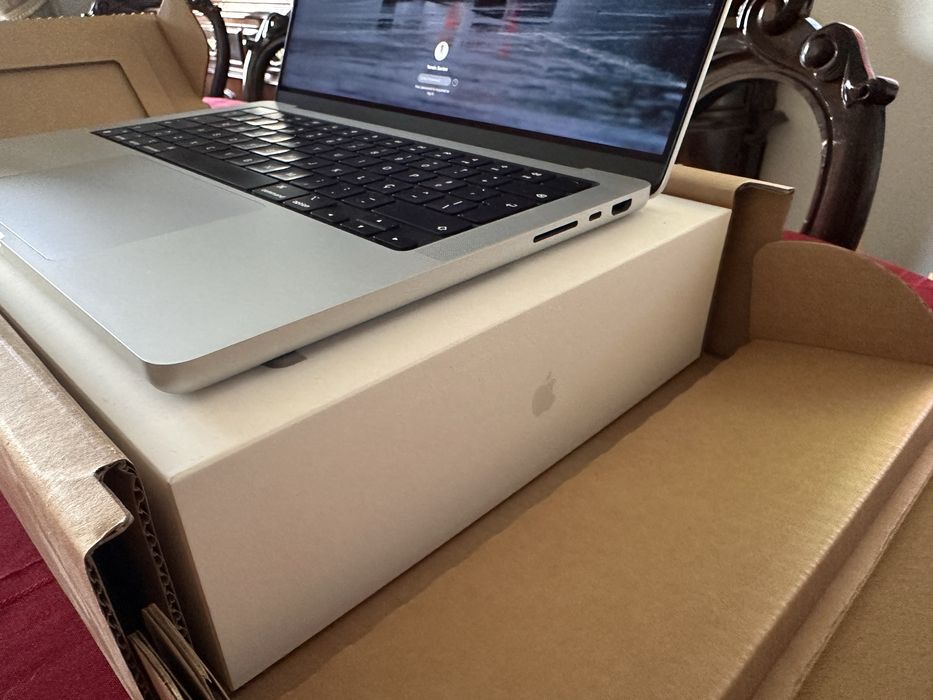 Macbook Pro M3 Pro - 18GB RAM | 512 SSD - Silver - COMO NOVO