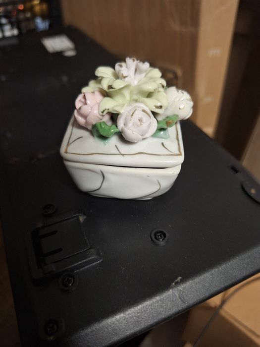 Ceramiczne pudełko, puzderko