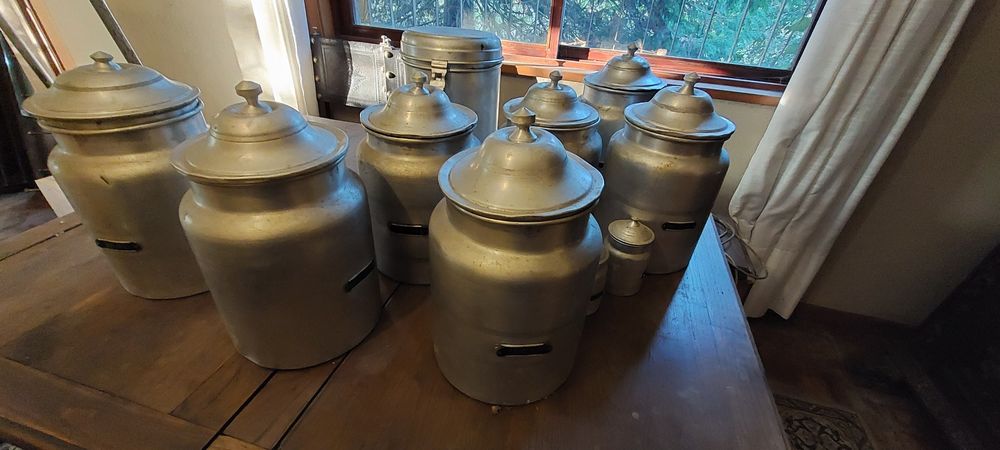 10 latas ou caixas de cereais em metal vintage