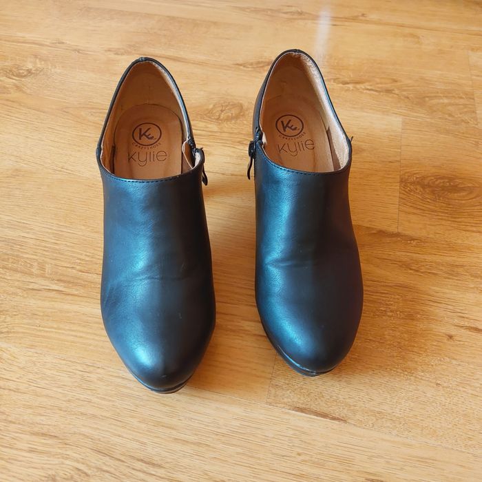 Buty kobiece na koreczku
