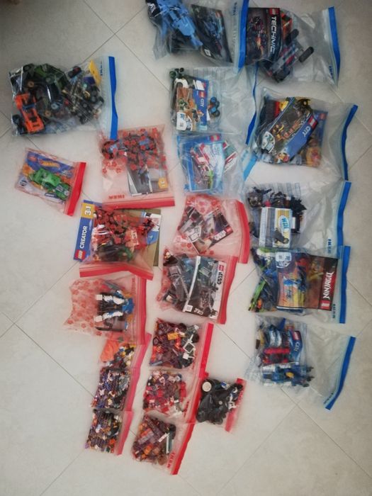 Vários conjuntos de Legos