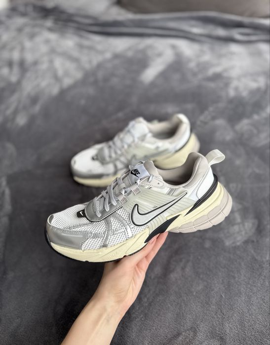 Nike V2K оригінальні кросівки в ідеальному стані
