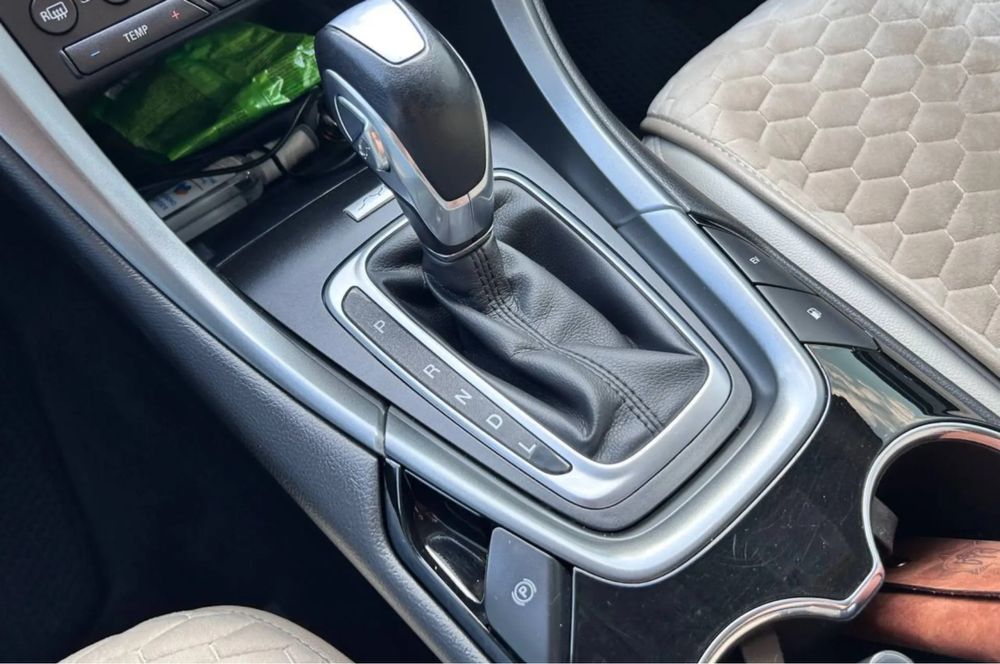 Ford Fusion plugin-hybrid TITANIUM