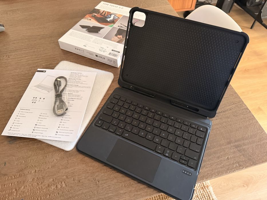 Capa + teclado PT e trackpad LAUT para iPad Pro 11 M4