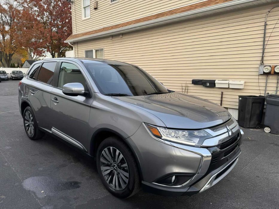 Mitsubishi Outlander      2019