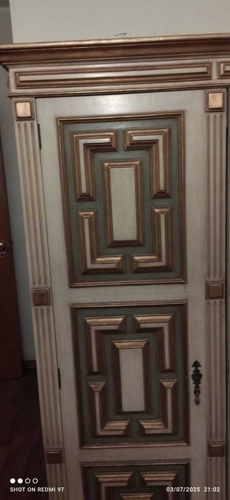 Roupeiro antigo lacado