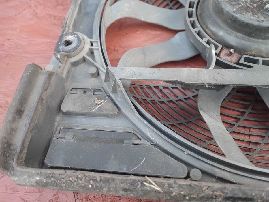 BMW E39 / E38 Oryginalny wentylator chłodnicy klimatyzacji 3 PINY OEM