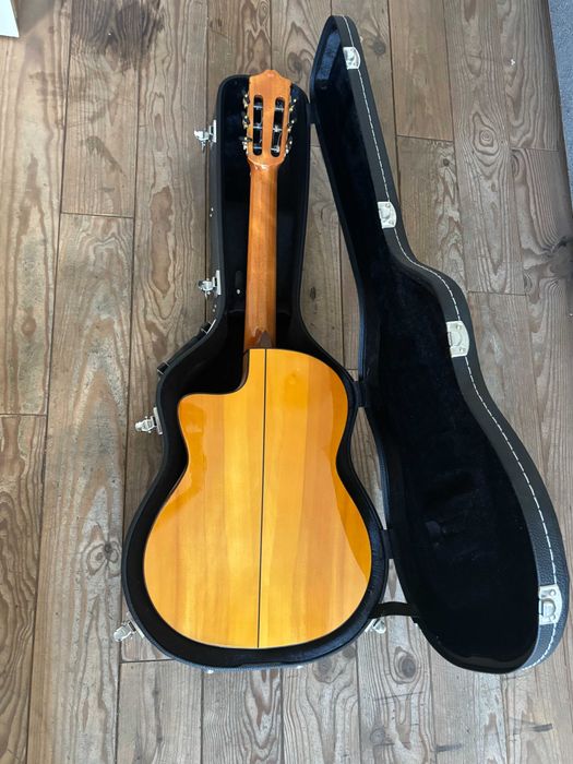 Guitarra Clássica Eletroacústica Córdoba GK Studio + Hard Case – Como Nova