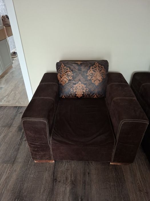 Sofa + fotel z podnóżkiem