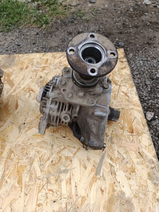 Роздатка КПП 2.0 2.5 QR20DE QR25DE Nissan X-trail t30