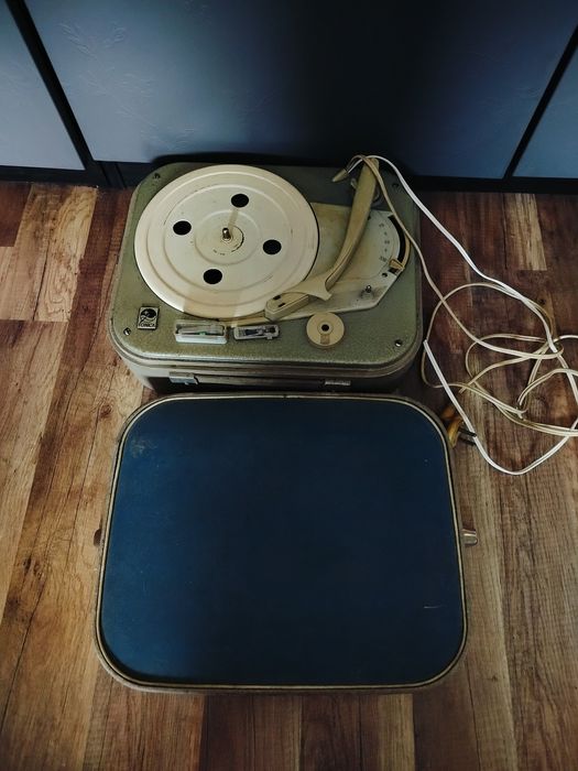 Gramofon walizkowy UNITRA fonica