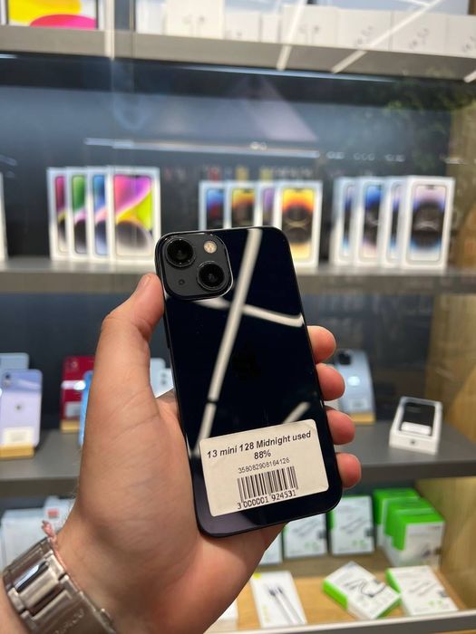 13 mini 128 Midnight USED