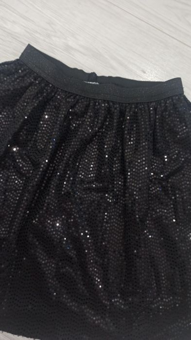 Czarna spódniczka r. 134