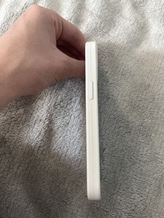 Чехол на iPhone 13 білий