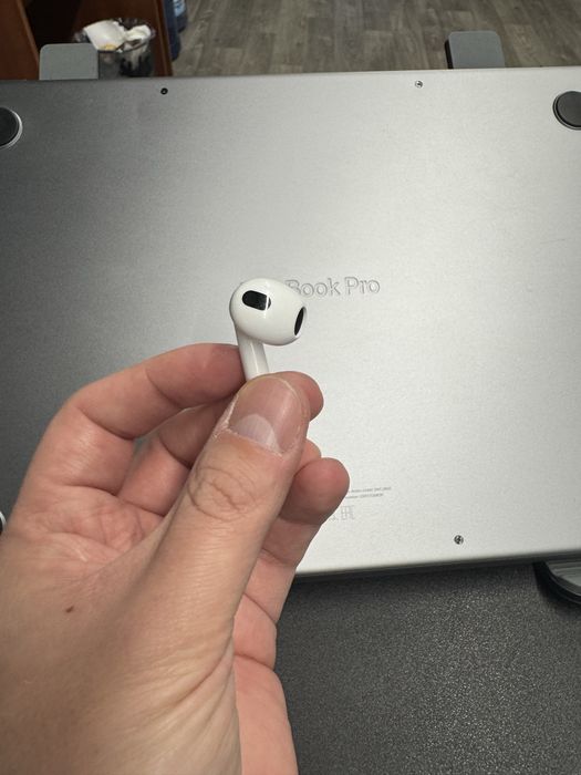 Apple Airpods 3 left