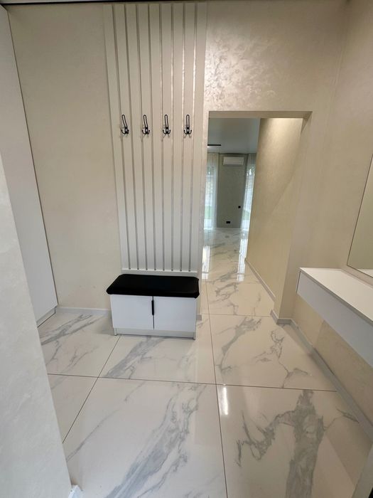 Продам котедж з ремонтом в районі Щасливе!