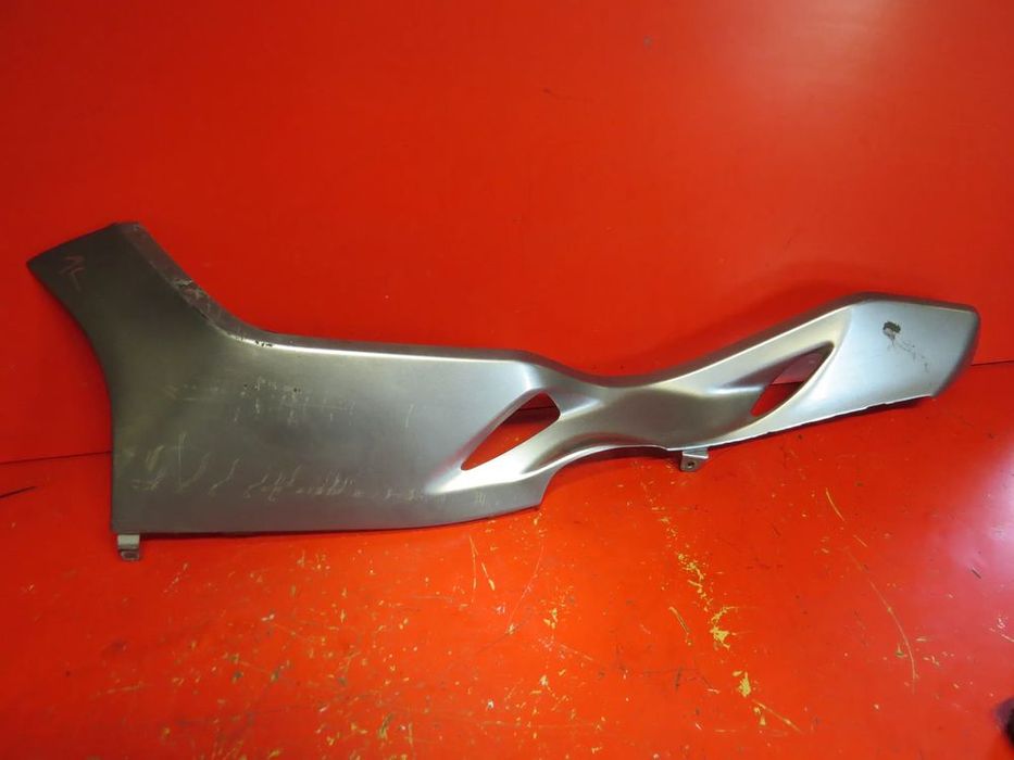 suzuki burgman 400 250 07 pług płoza osłona silnika podłoga lewa