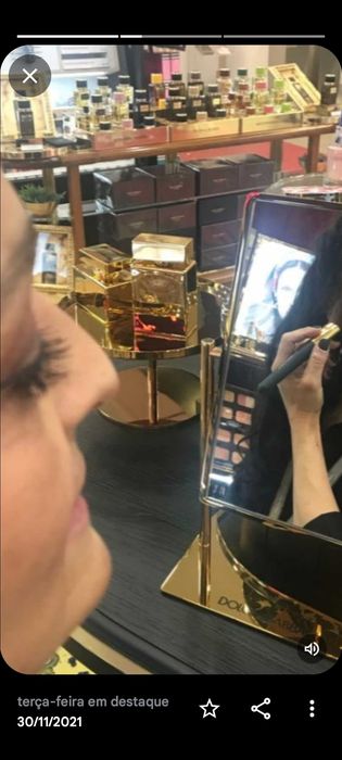 Maquilhadora profissional e diplomada com anos de experiência