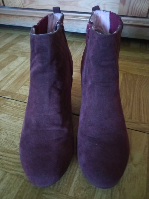botki bordowe na koturnie