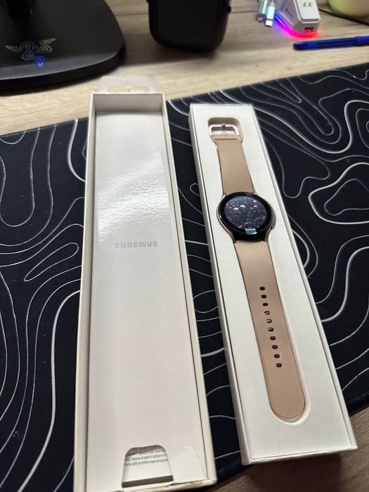 Продам новому стані смарт годинник galaxy watch 4