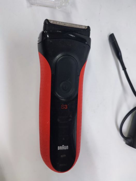 Електробритва Braun
