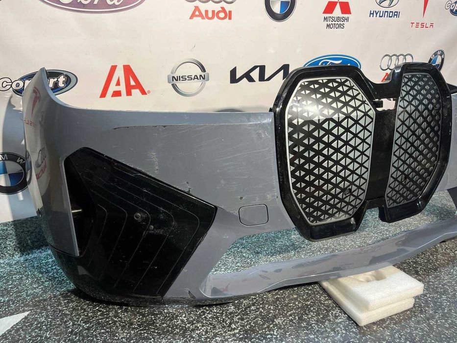 бампер передній bmw ix i20