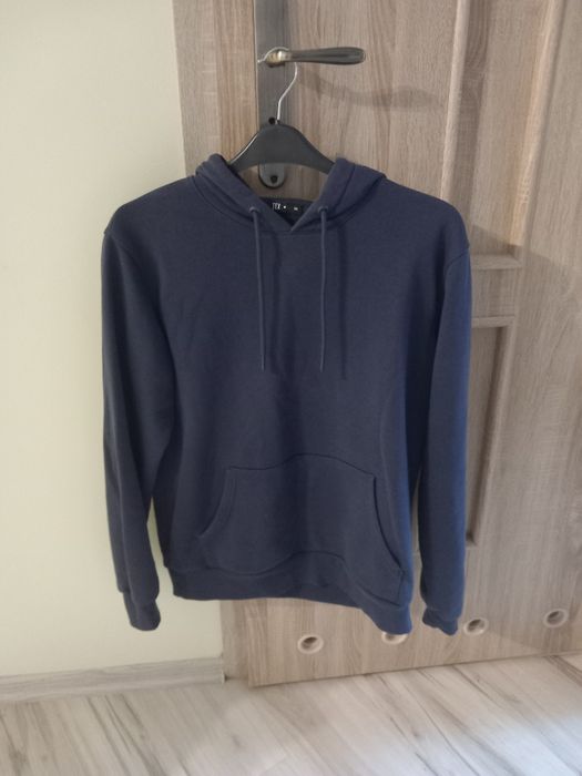 Granatowa bluza z kapturem