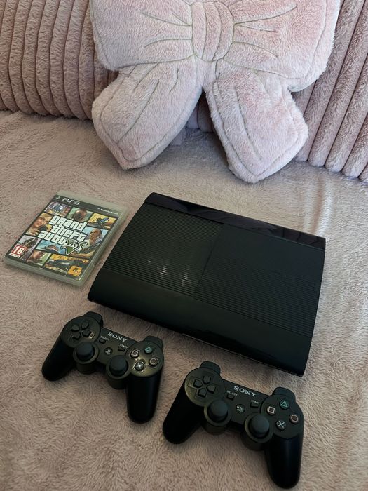 PlayStation 3 + 2 Pady + GTA V