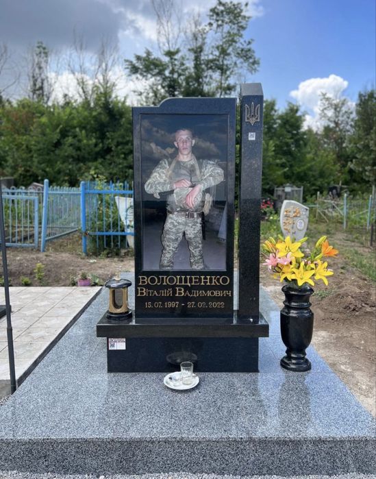 Памʼятники в наявності та під замовлення