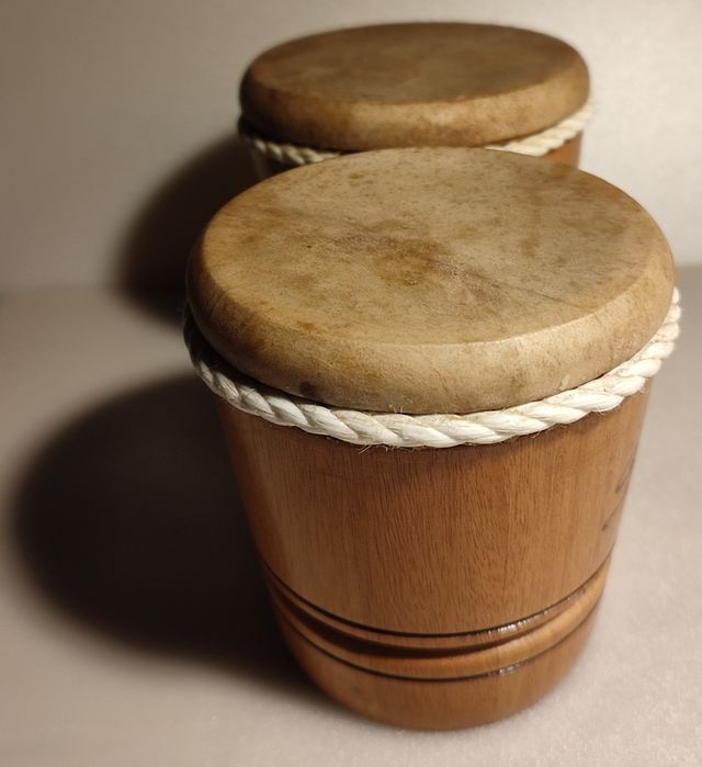 Bongôs de madeira Cuba