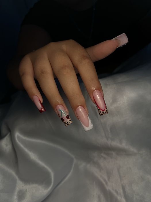Unhas de gel por Clara Barros