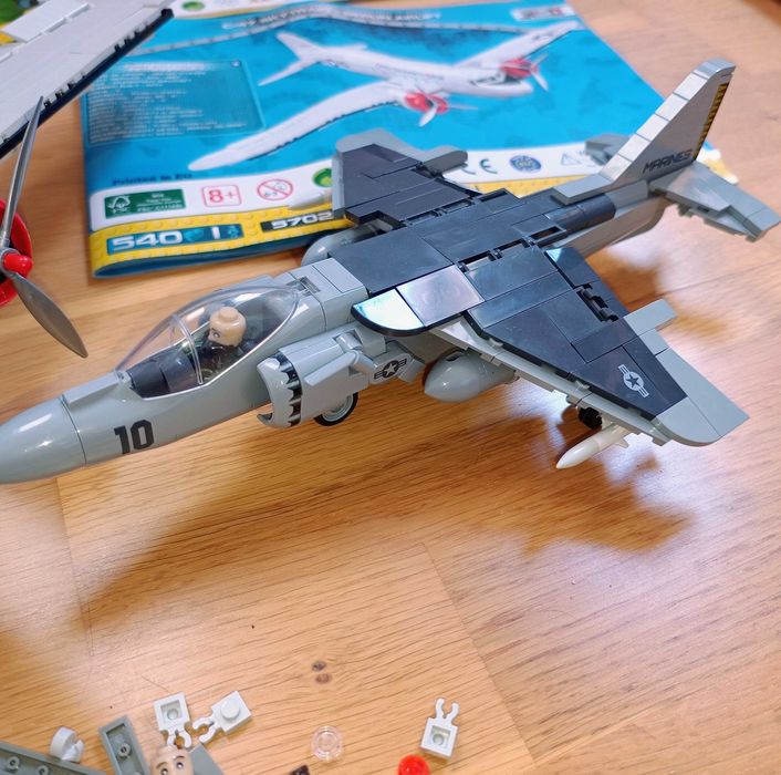 Cobi 5702 samolot C-47 Skytrain 5809 AV-8B HARRIER 2384 czołg Lt Vz.38