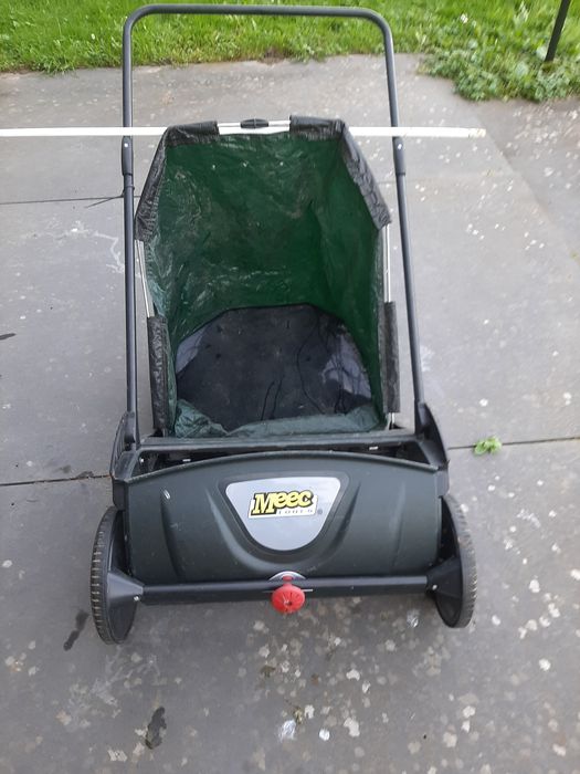 Zamiatarka do liści i trawy