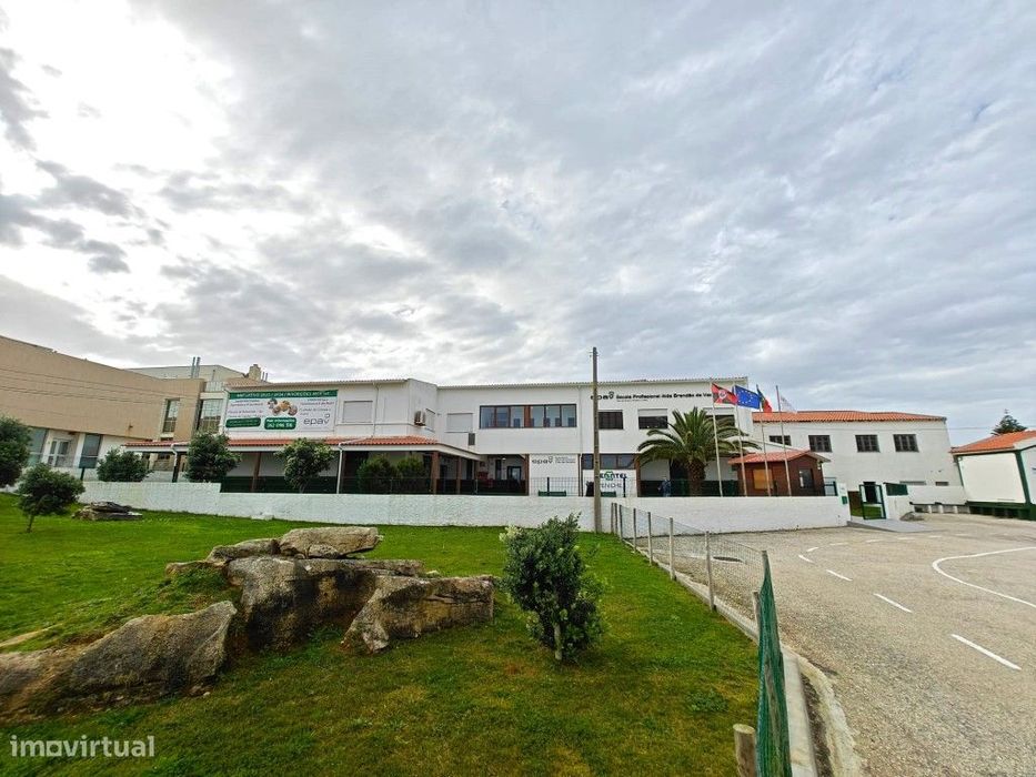 Edifício com possibilidade para apartamentos bem perto da costa em ...