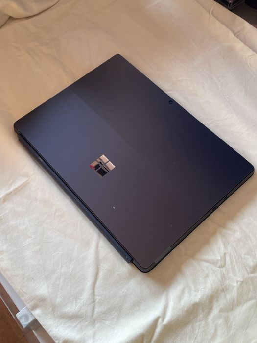 Microsoft Surface Pro 9 + teclado + caneta
