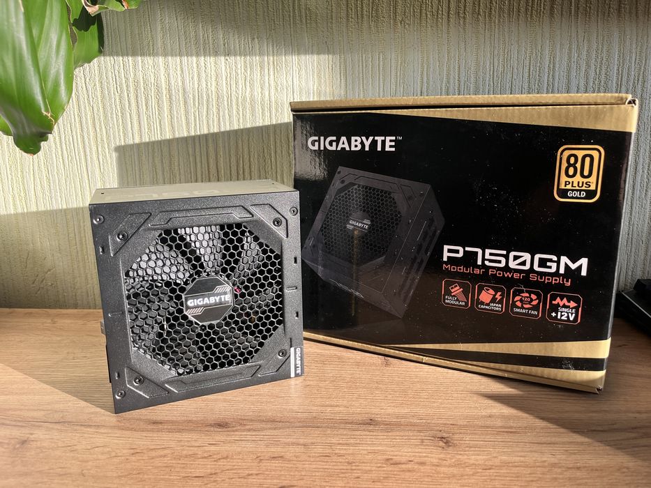 Блок живлення Gigabyte P750GM