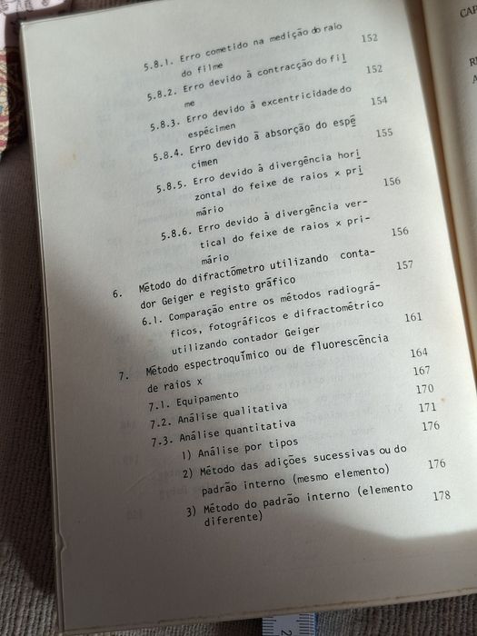 Livro antigo Eng Mecânica da Universidade de Aveiro