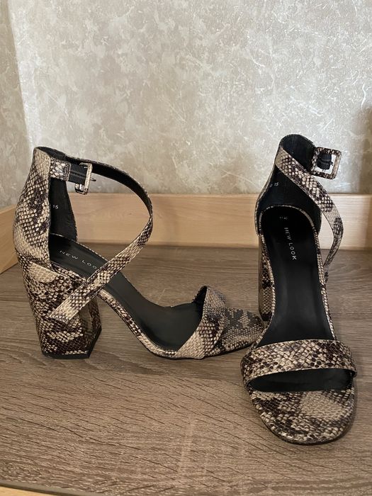Нові босоніжки New Look зі зміїним принтом (пітон), р. 40