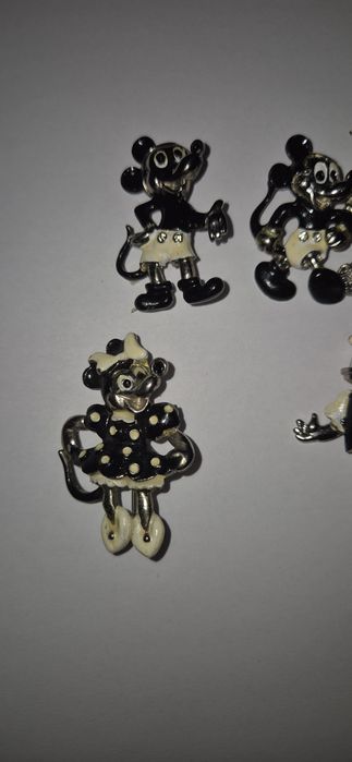 Oryginalne broszki disney