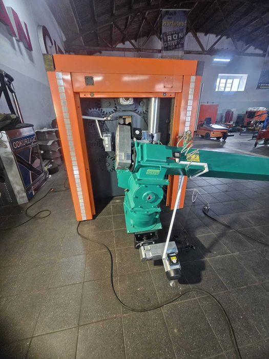 Piec na Trociny Zrębka Owies Pestka Wióra inne Biomasy Ruchomy Ruszt