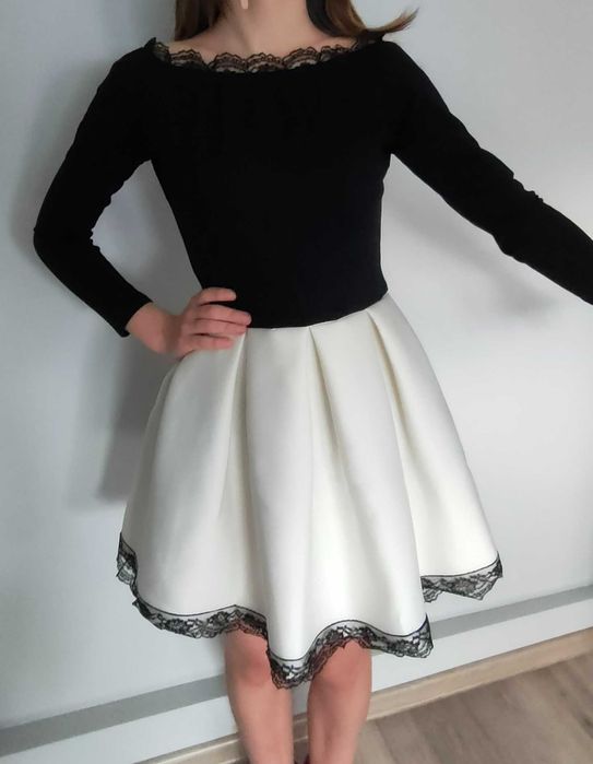 Sukienka biała z czarnym S-M