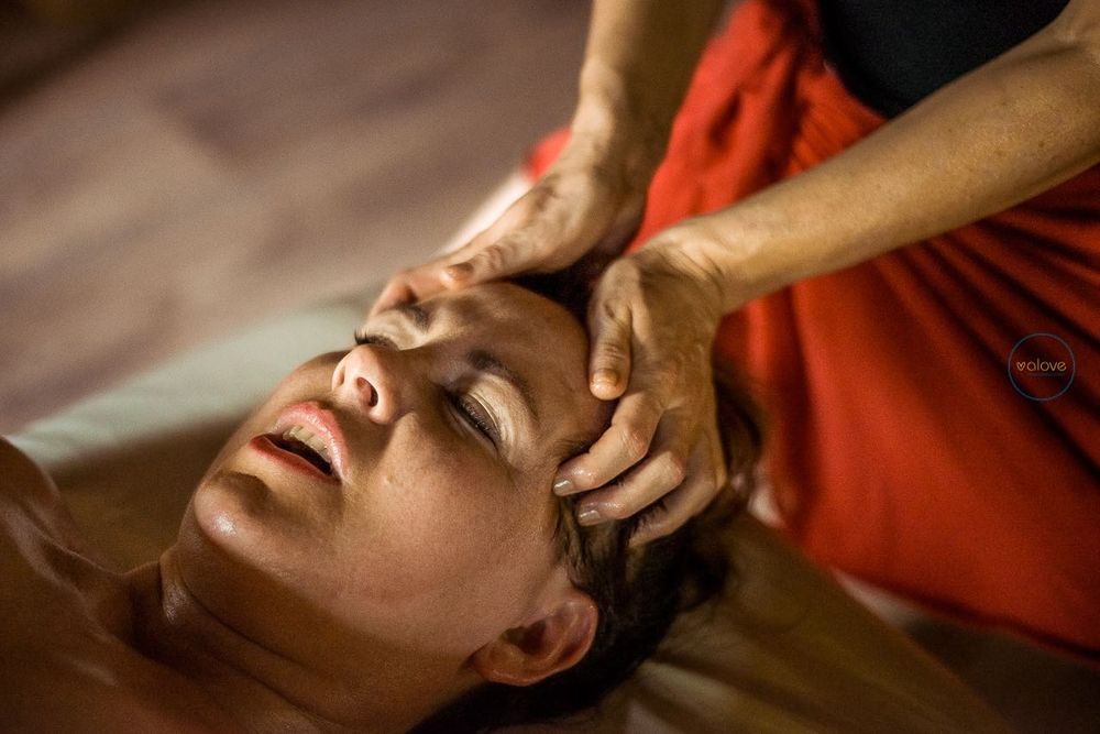 Masaż powięziowy lub Lomi Lomi o działaniu zdrowotnym, Poznań Jeżyce