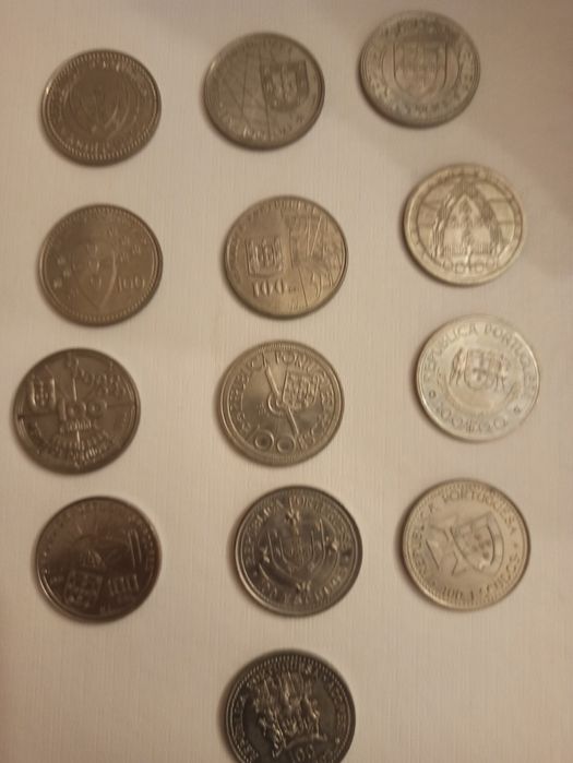 Moedas de 100 e 200 escudos