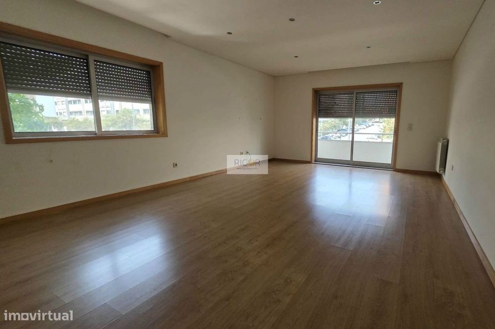 Apartamento T2+1 no Castelo da Maia à estação de Metro e Ismai.