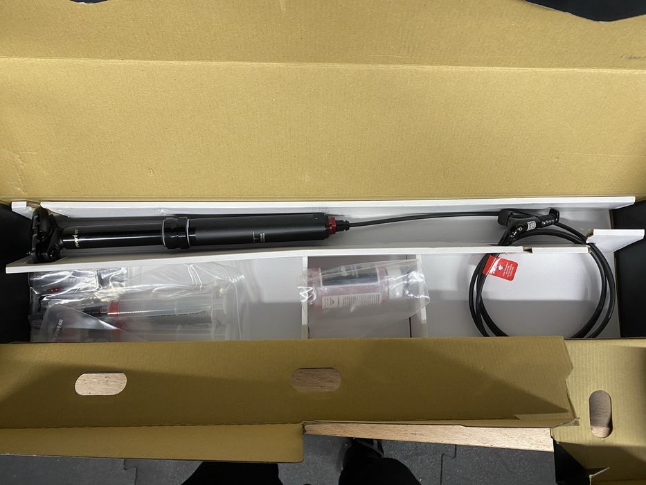 Sztyca rock shox reverb AM SP REVERB S 30.91 00 STD DIS 2000 C1