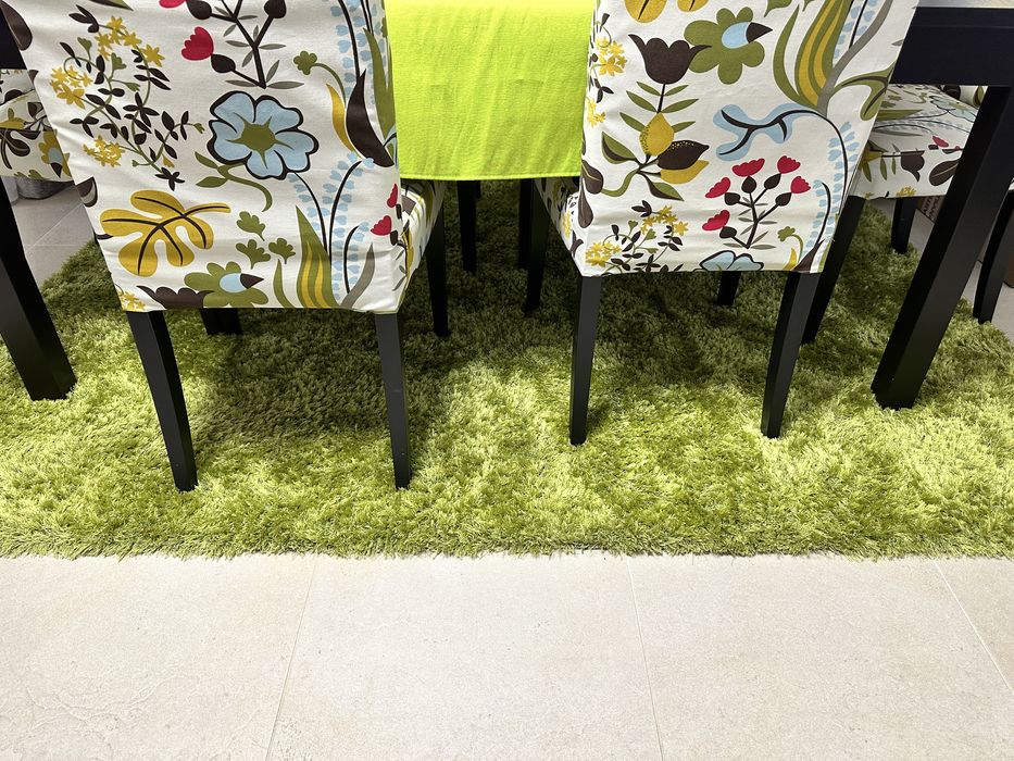 Tapete verde em excelente estado