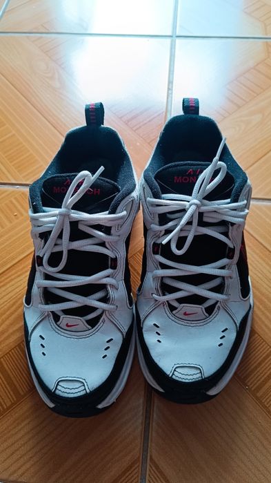Nike air monarch IV