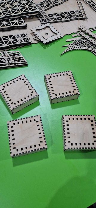 3D-пазл "Ейфелева вежа" висота 1 м, ширина 38х38 см, 168 деталей